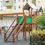 T3 Com Piscina Tenis Ginasio E Parq Infant * Lissabon