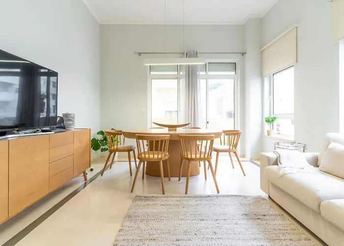 T3 Com Piscina Tenis Ginasio E Parq Infant