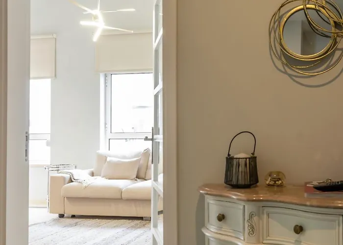 T3 Com Piscina Tenis Ginasio E Parq Infant *