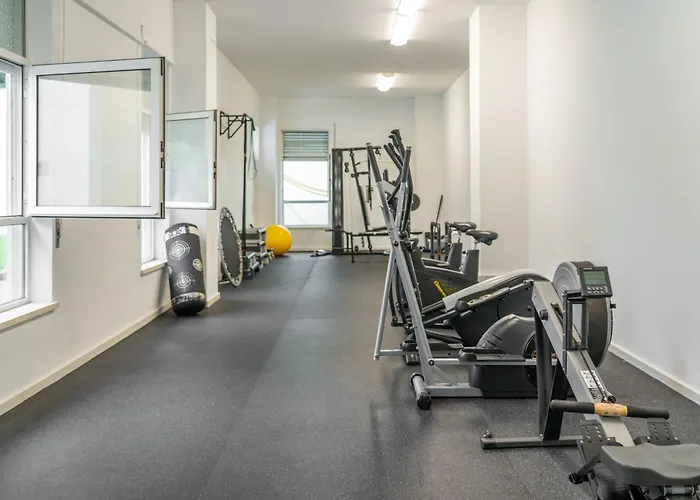 T3 Com Piscina Tenis Ginasio E Parq Infant Lisboa