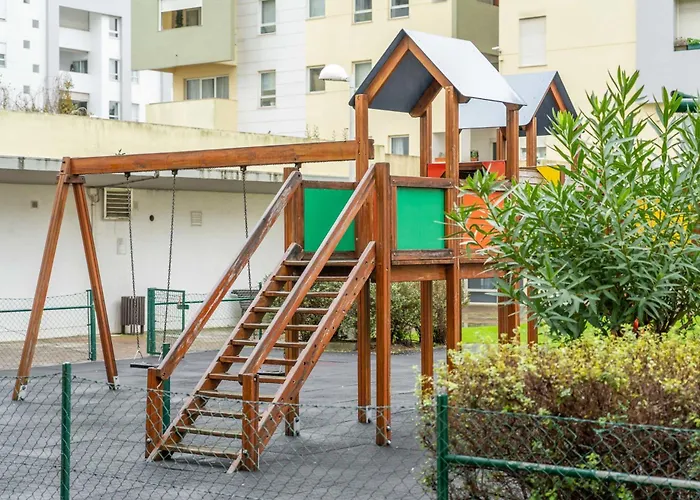 T3 Com Piscina Tenis Ginasio E Parq Infant Lisboa