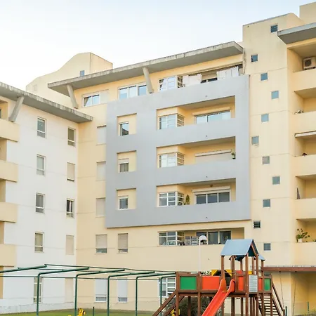 T3 Com Piscina Tenis Ginasio E Parq Infant * Lisbon