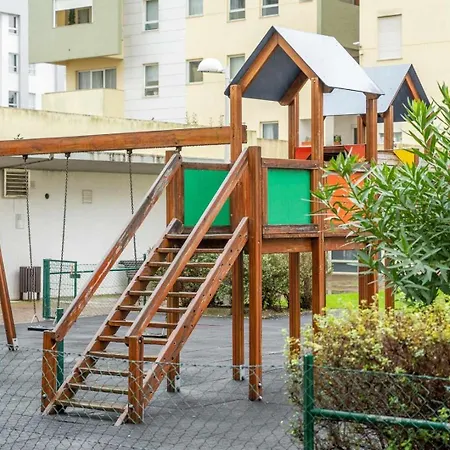 T3 Com Piscina Tenis Ginasio E Parq Infant * Lisbon